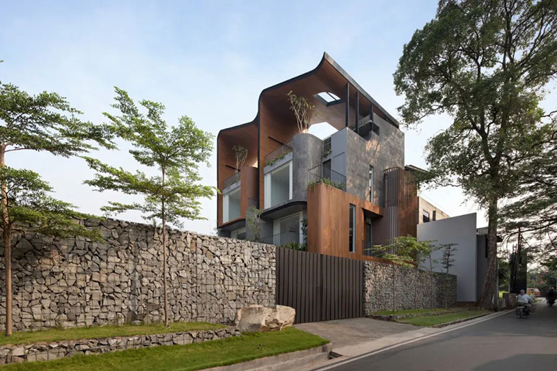 住在自然里，而不是旁邊，把后院搬上屋頂，這才是生活的進(jìn)階美學(xué)！